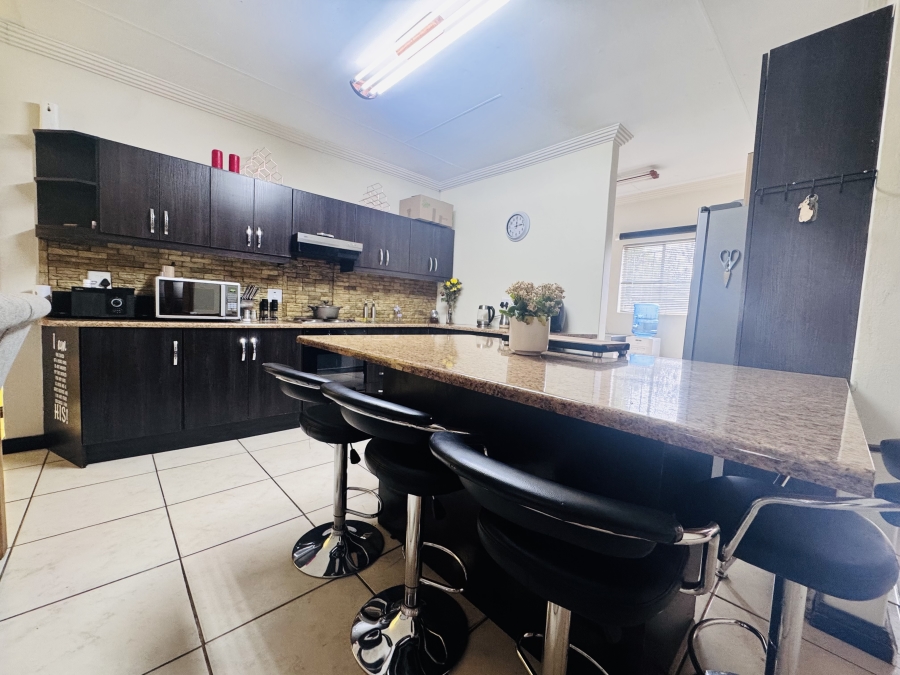 3 Bedroom Property for Sale in Flamwood North West